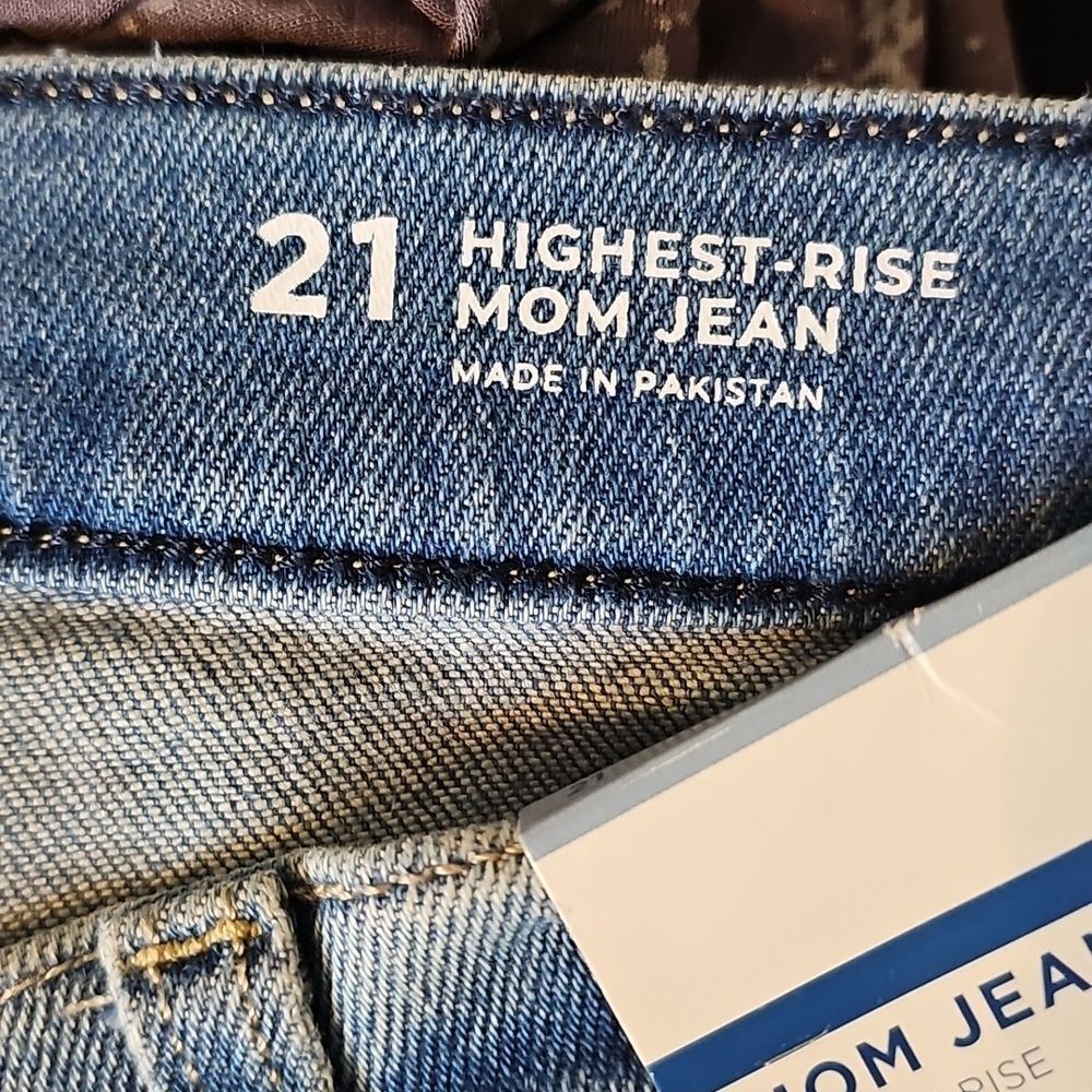 NWT Mushroom‎ Embroidered Mom Jeans Arizona Jean Company Blue Distressed 21 - Picture 9 of 10